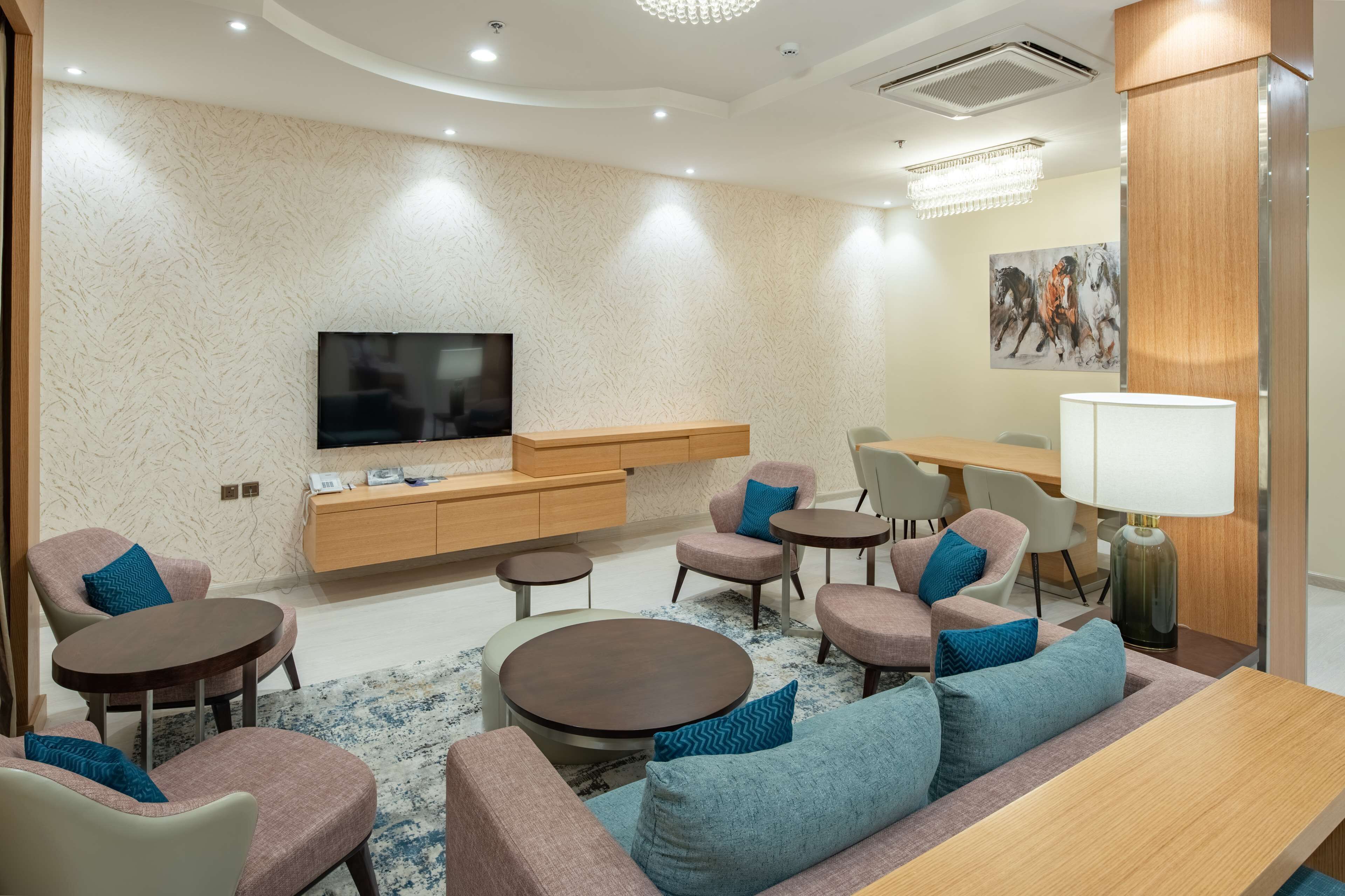 2 bedrooms, in-room safe, individually decorated, individually furnished