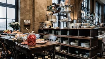 Buffet breakfast on weekends (EUR 35 per person)