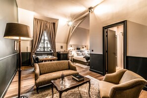 Suite 19 | Premium bedding, minibar, in-room safe, individually decorated - 1898 The Post (Ghent)