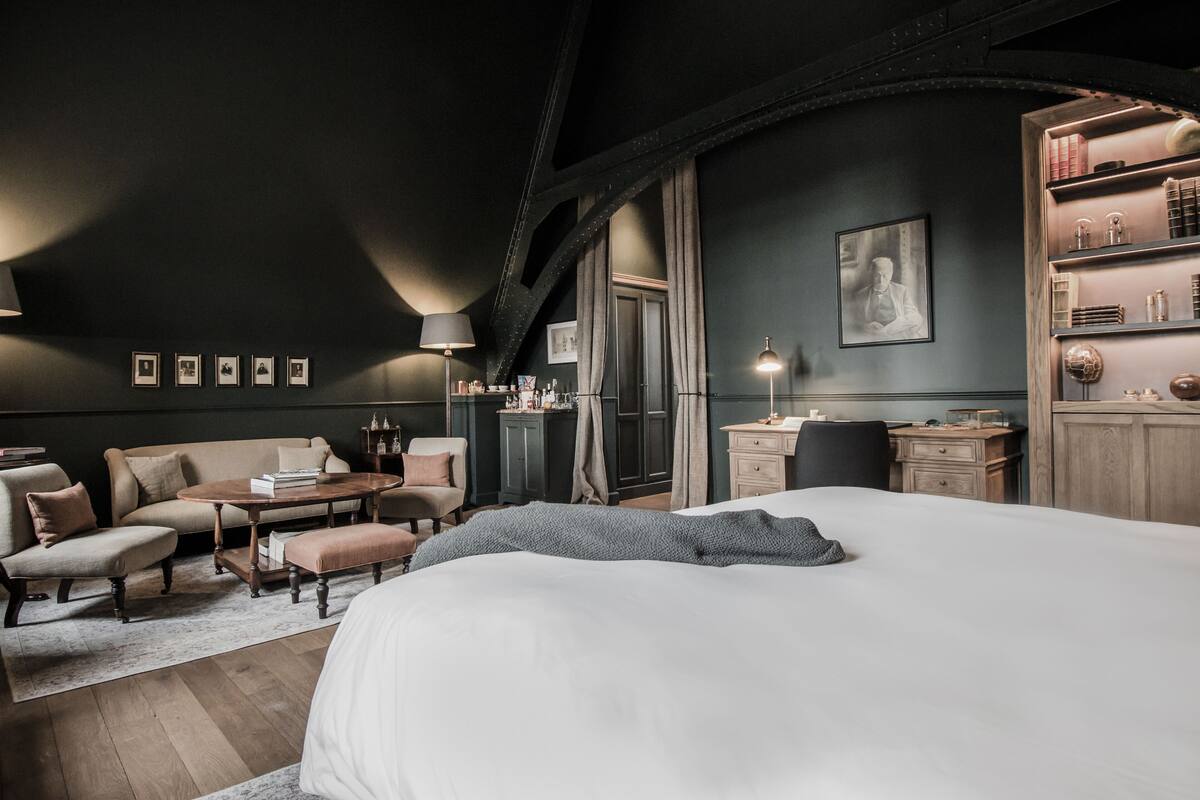 Loft | Premium bedding, minibar, in-room safe, laptop workspace