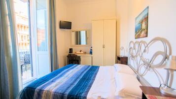 Down duvets, free minibar, desk, blackout curtains