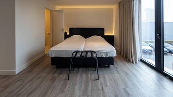 Habitación doble Confort | Minibar, caja de seguridad en la habitación y escritorio