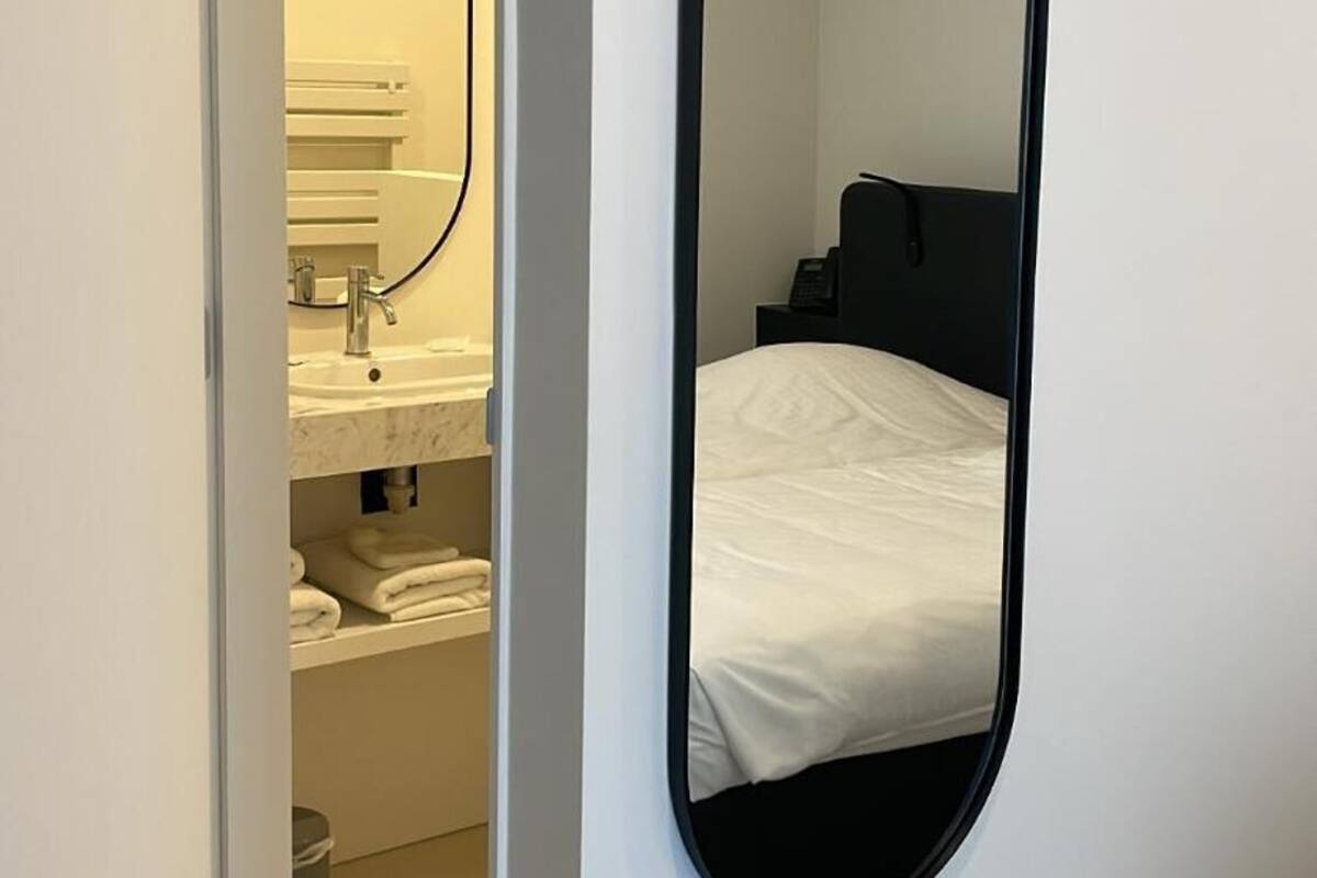 minibar, in-room safe, desk, laptop workspace