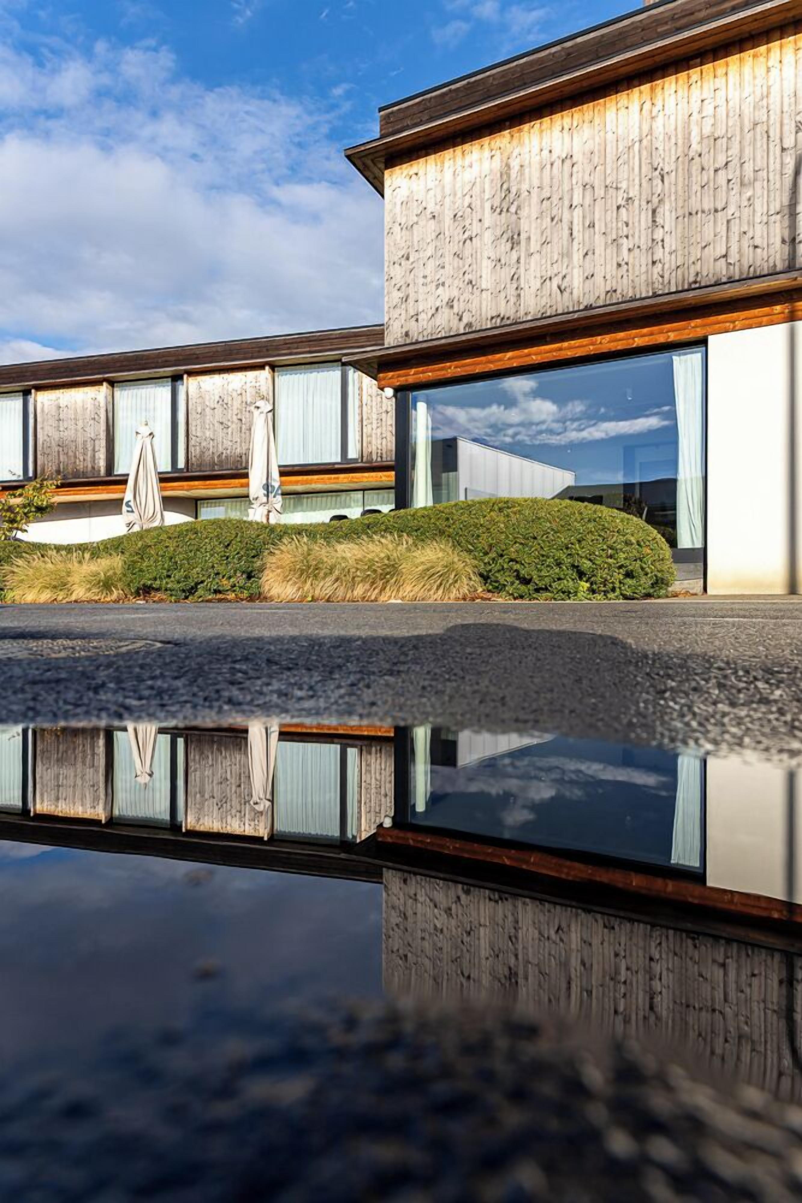 المنشأة من الخارج