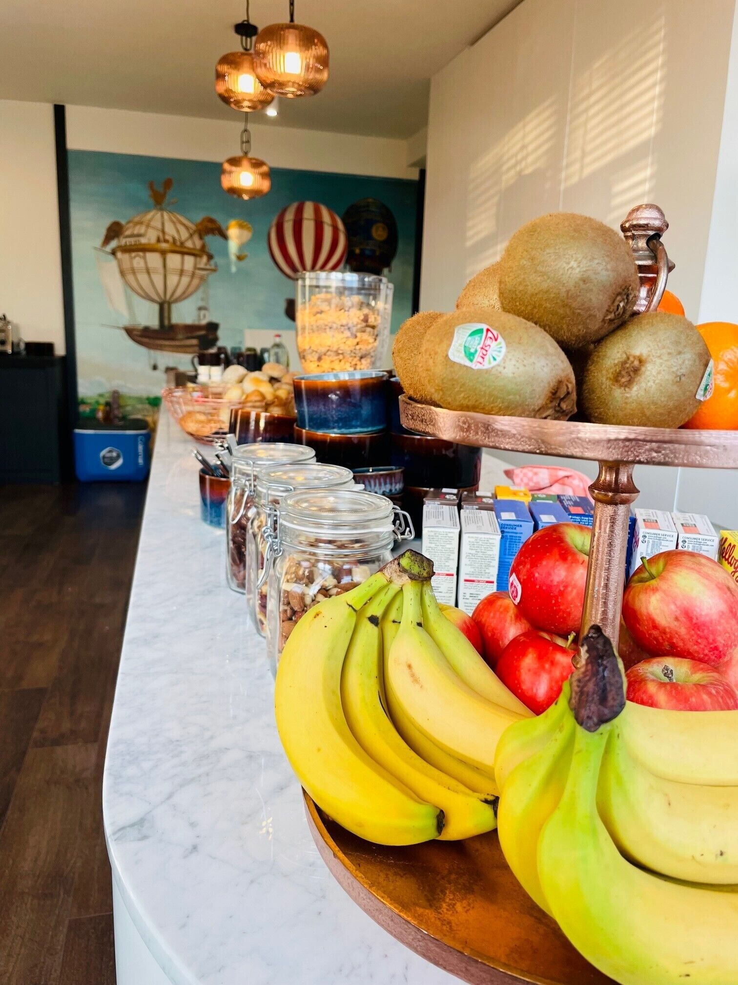 lunch and dinner served