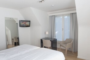 Minibar, in-room safe, desk, soundproofing