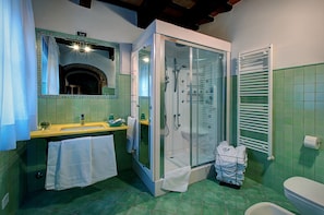 Shower, hair dryer, slippers, towels - Il Giuncheto (Trequanda)