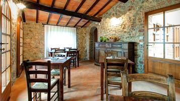 Deluxe-Villa, mit Bad | Frühstücksgericht | Tägliches inbegriffenes Frühstücksbuffet