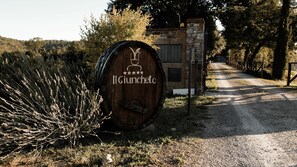 المنشأة من الخارج