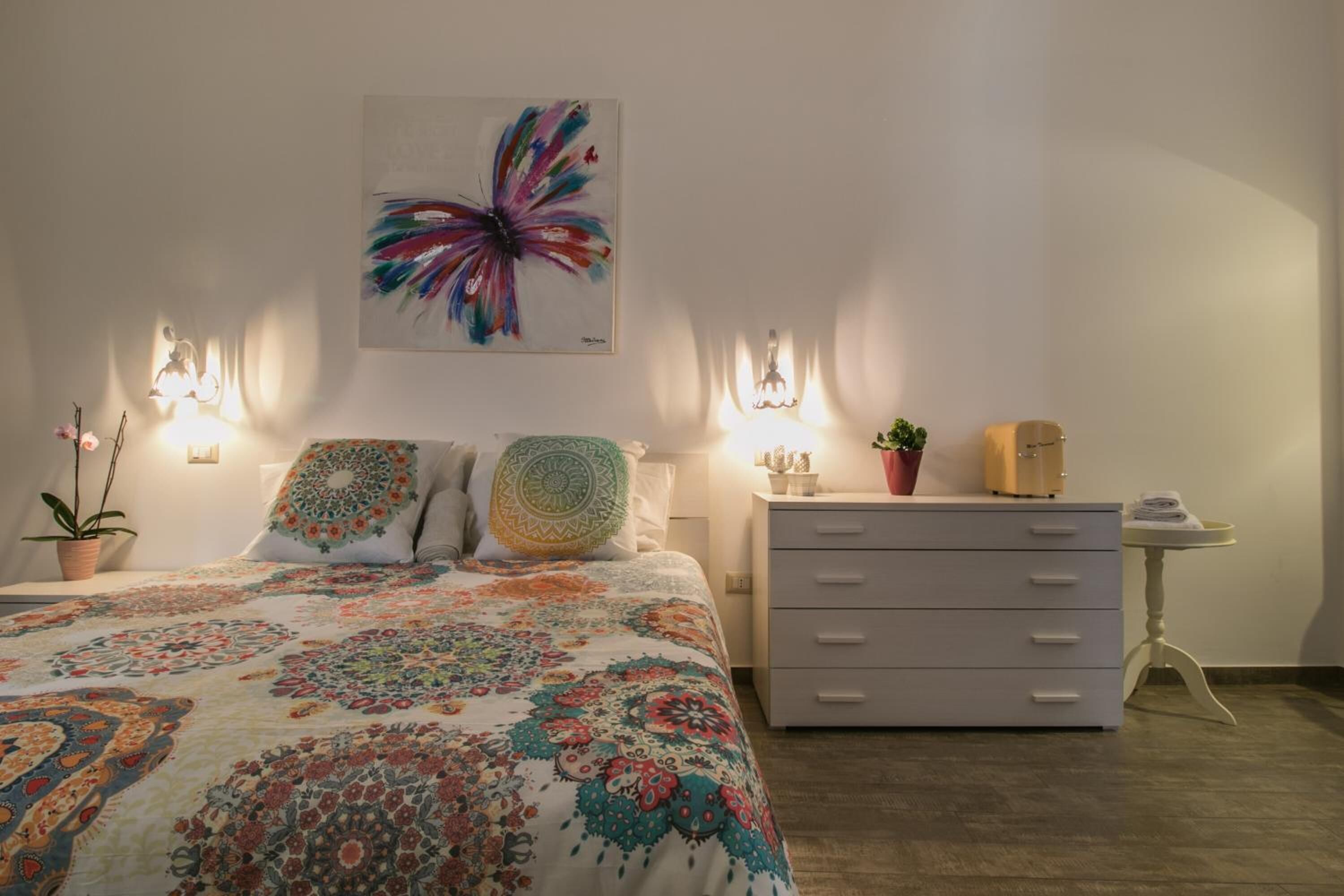 Hochwertige Bettwaren, Schreibtisch, schallisolierte Zimmer