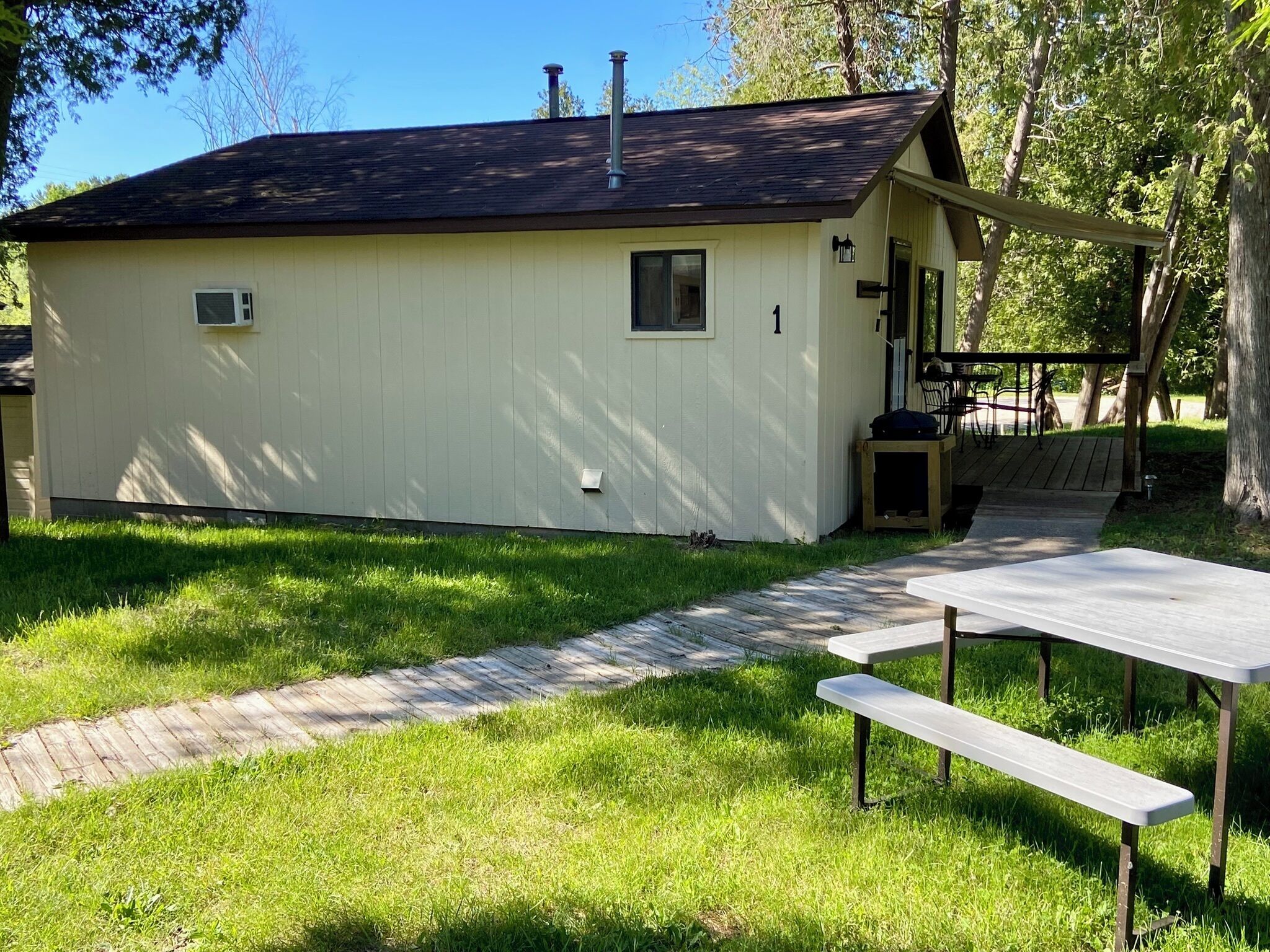 Cabin 1 | Individually decorated, individually furnished, iron/ironing board