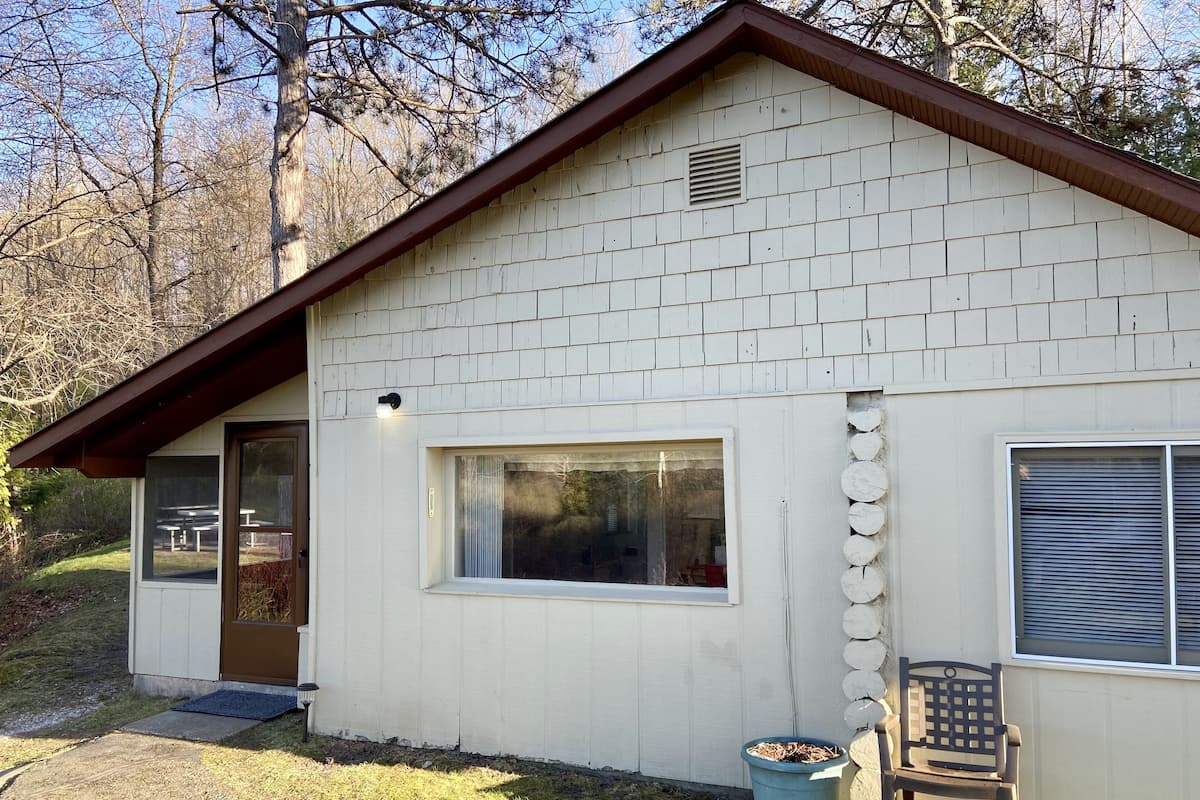 Cabin 6 | Individually decorated, individually furnished, iron/ironing board