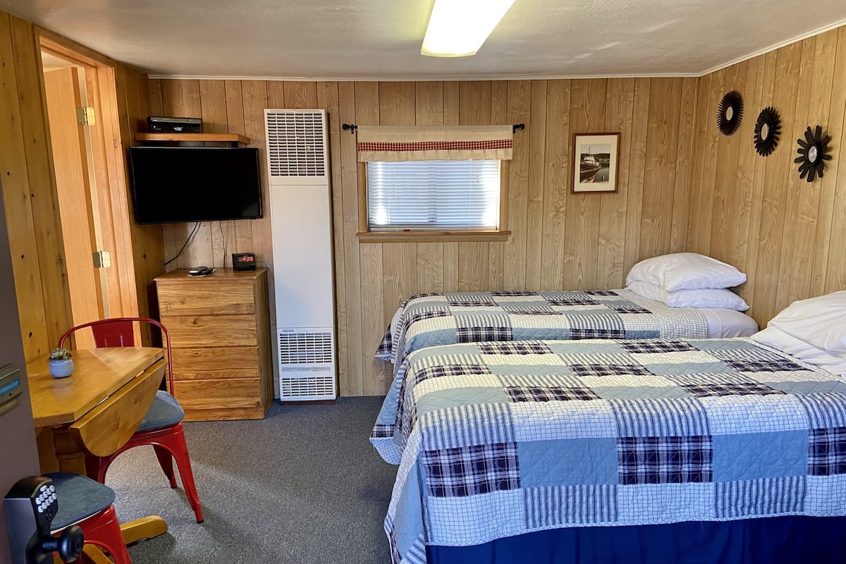 เคบิน, ปลอดบุหรี่, วิวแม่น้ำ (Cabin 2) | เตารีด/โต๊ะรีดผ้า, Wi-Fi ฟรี, ห้องพักตกแต่งอย่างมีเอกลักษณ์