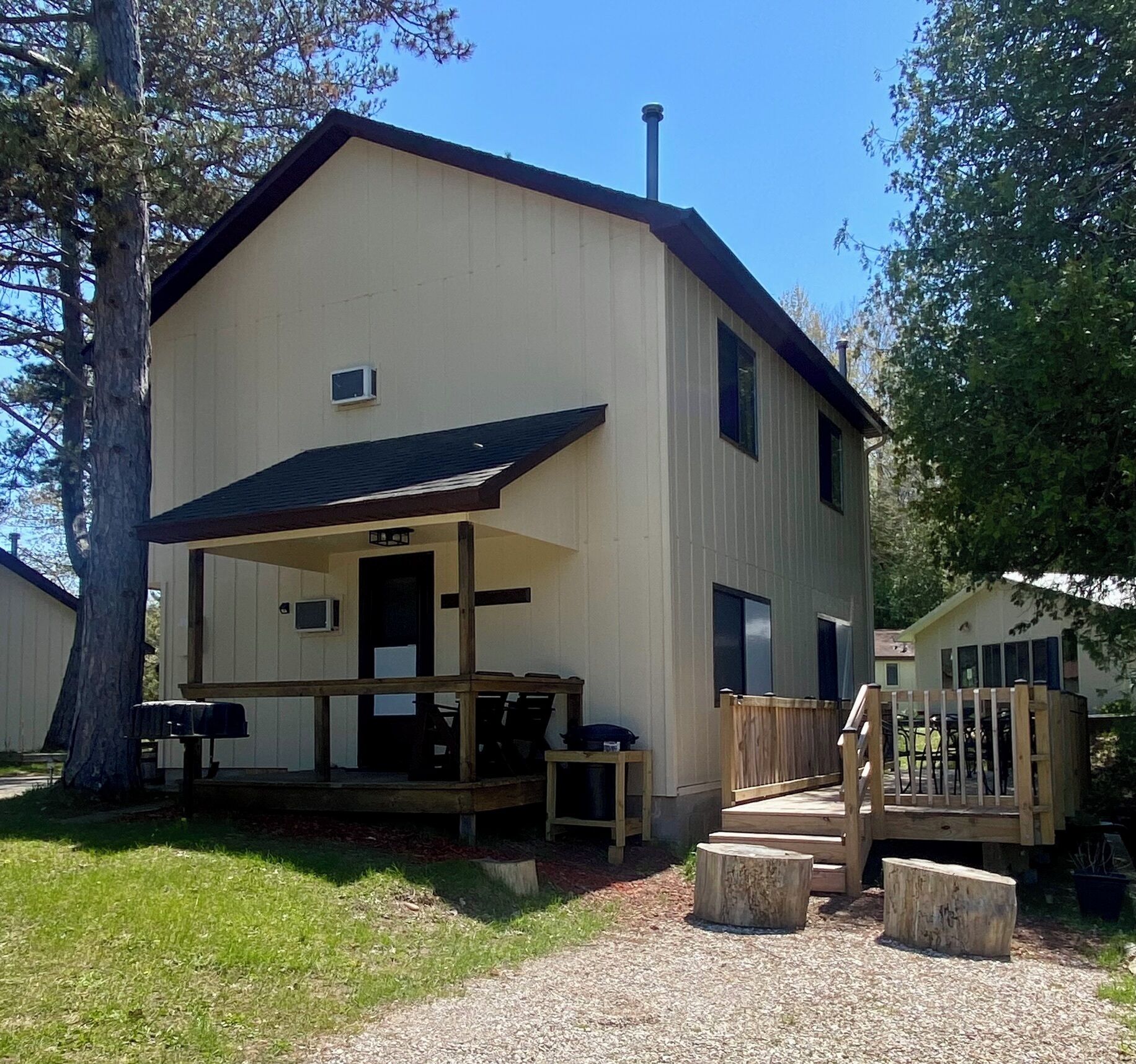 Cabin 11 (Twin Beds After Labor Day) | Individually decorated, individually furnished, iron/ironing board