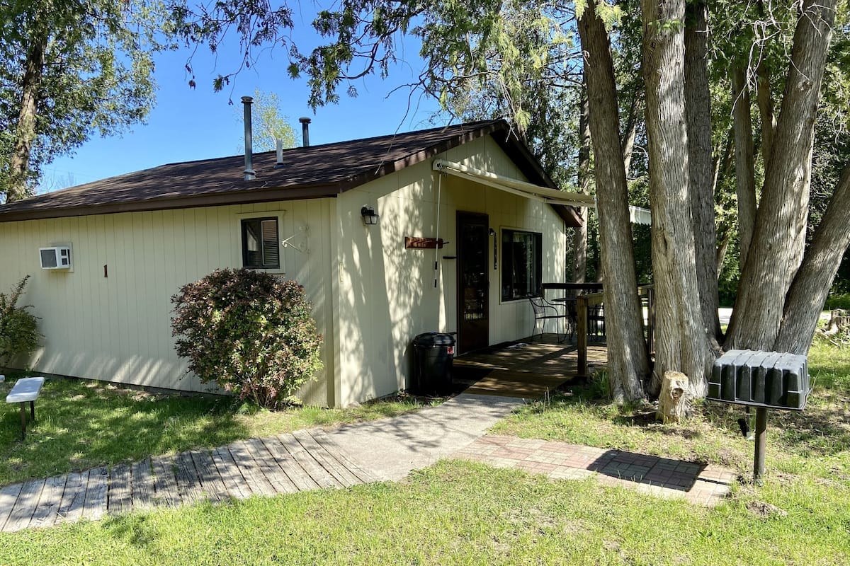 Cabin 1 | Individually decorated, individually furnished, iron/ironing board