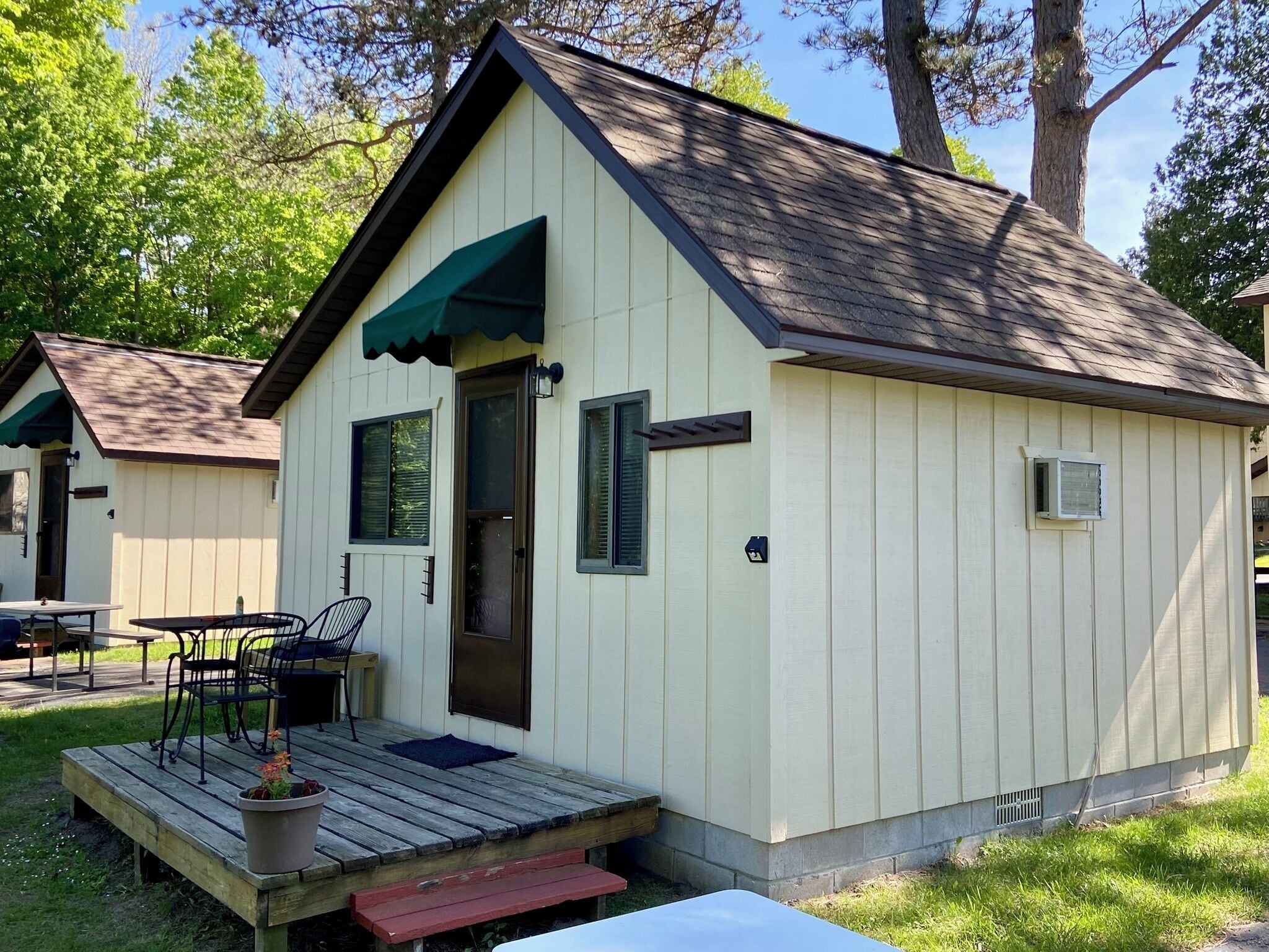小屋, 无烟房, 河景 (Cabin 2) | 特色装修、特色家居、熨斗/熨衣板、免费 WiFi