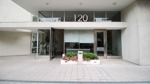 Front of property - CityRentals (Santiago)