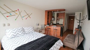 Standard Studio | In-room safe, desk, blackout drapes, iron/ironing board - CityRentals (Santiago)