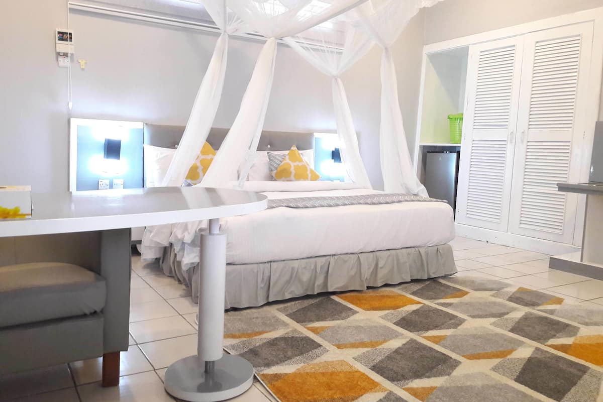 standard room | premium bedding, minibar, in-room safe, individually decorated