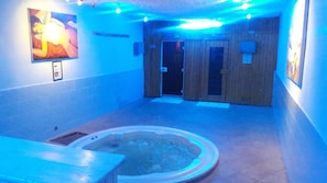 Indoor spa tub