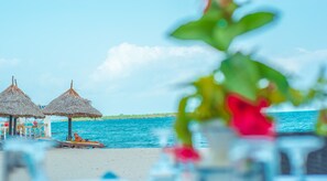 Private beach, white sand, sun-loungers, beach umbrellas - Best Western Jangwani Sea Breeze Hotel (Dar es Salaam)