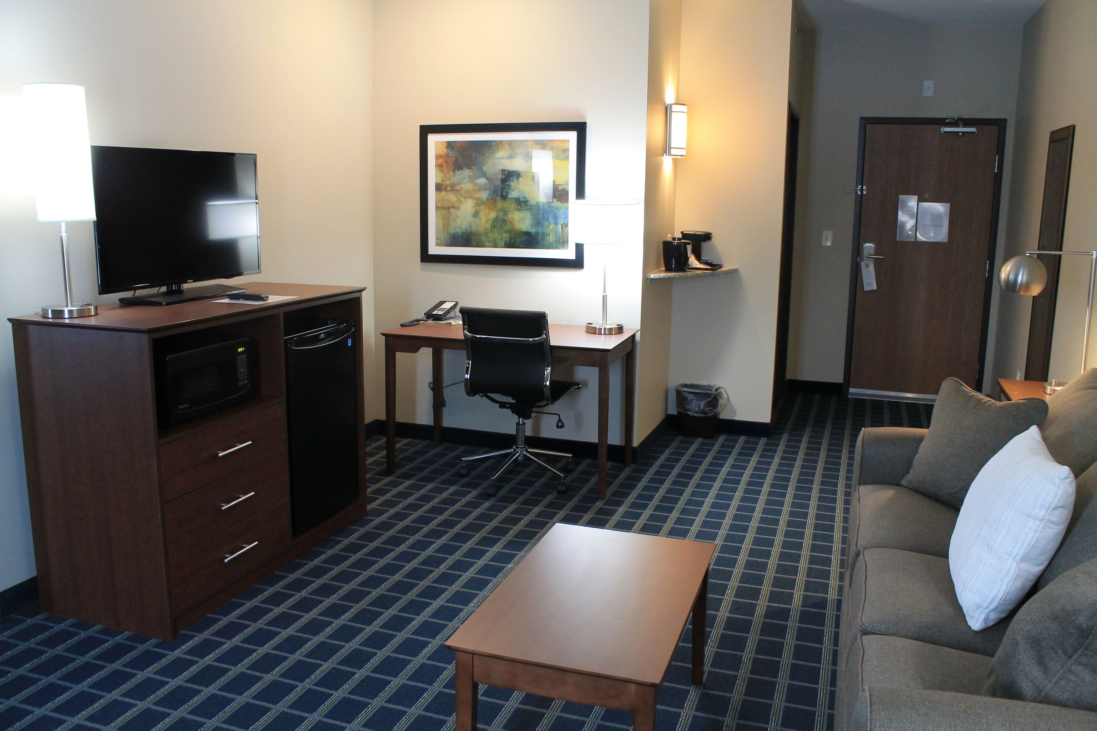 42-inch flat-screen tv with cable channels, tv