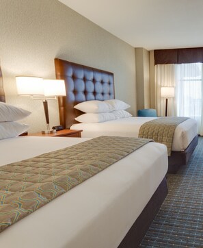 Desk, blackout drapes, iron/ironing board, free cribs/infant beds - Drury Plaza Hotel St. Louis St. Charles (St. Charles)