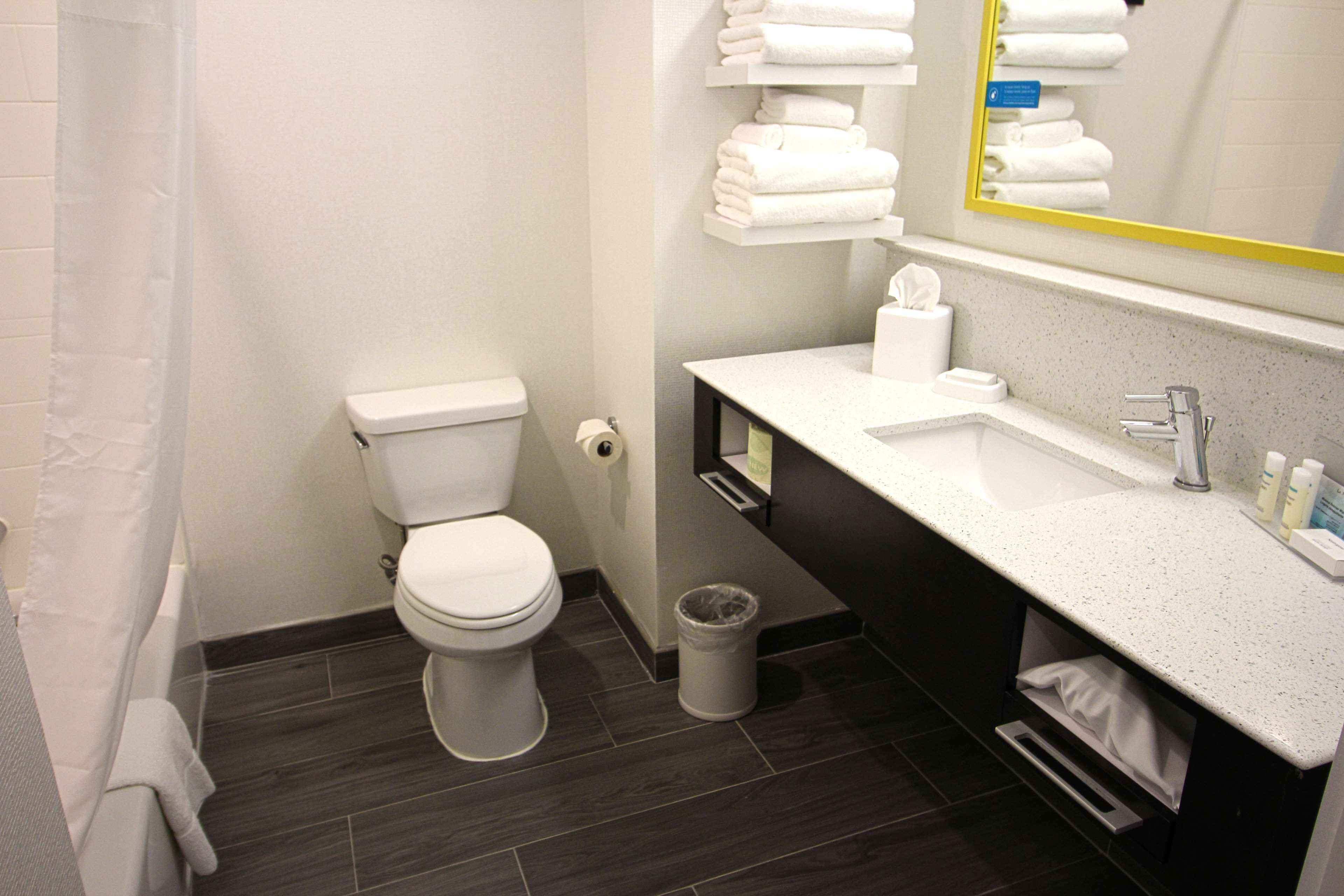 room, 2 queen beds, non smoking | bathroom | combined shower/bathtub, free toiletries, hair dryer, towels