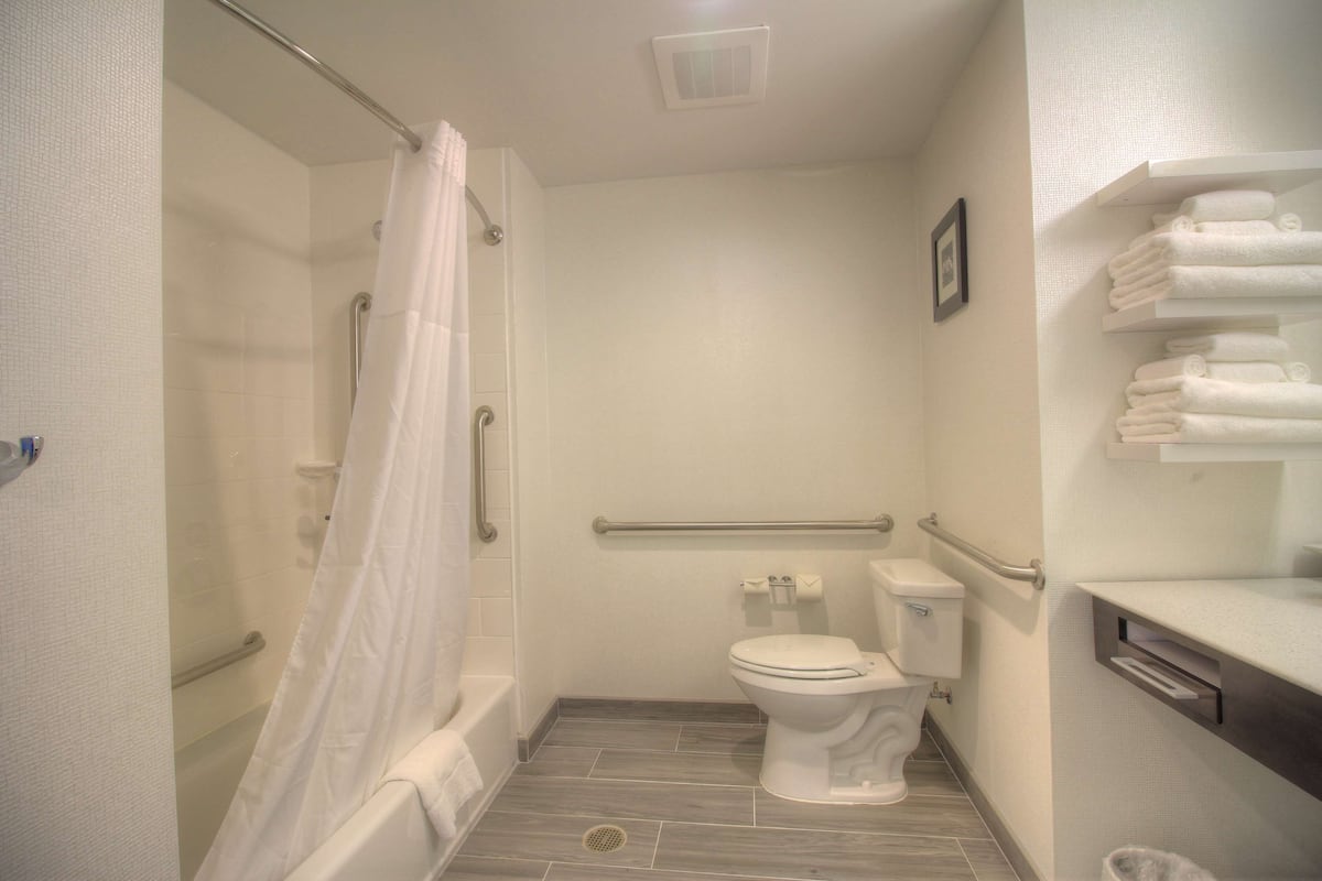 room, 2 queen beds, accessible, bathtub | bathroom | combined shower/bathtub, free toiletries, hair dryer, towels