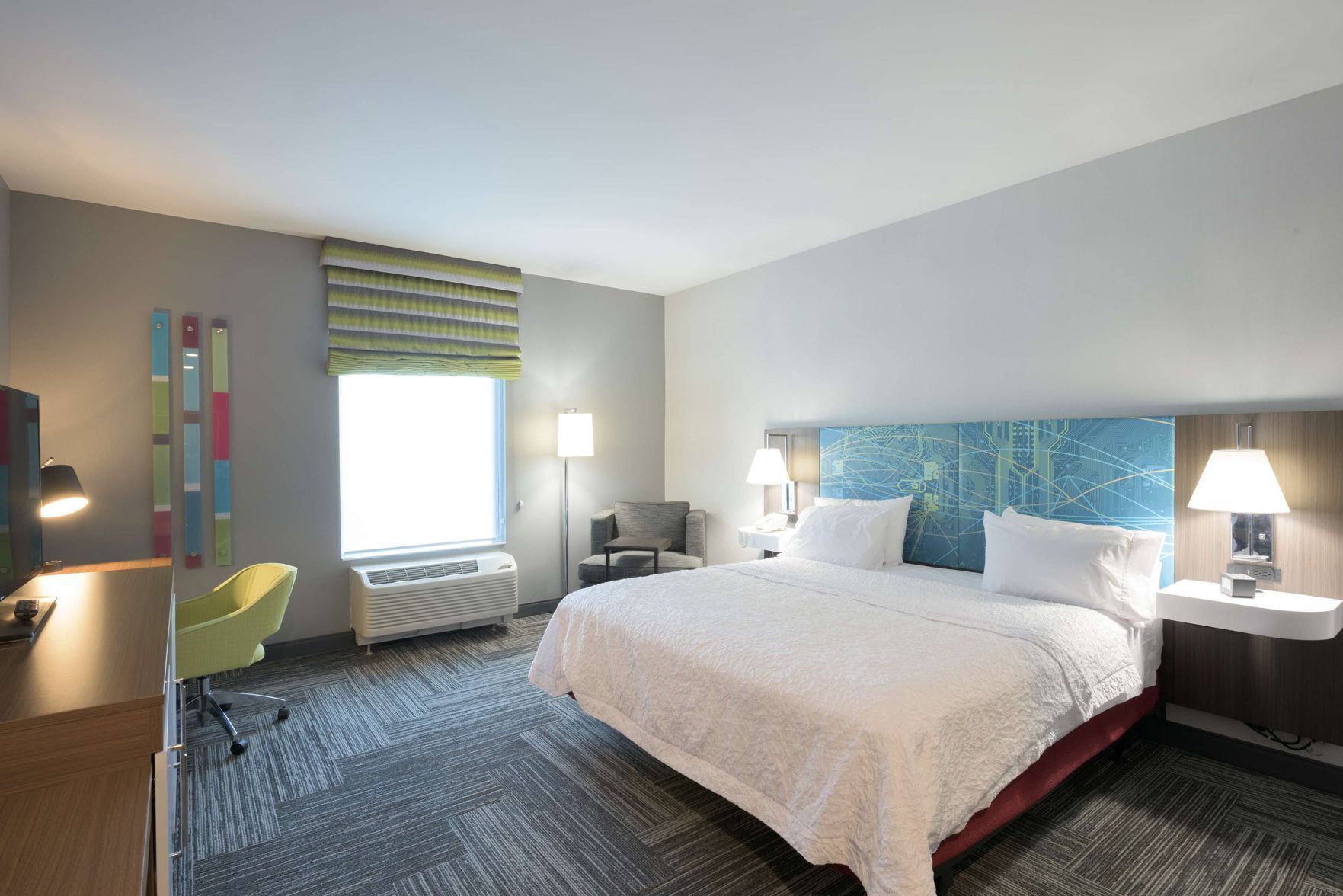 Premium bedding, in-room safe, desk, iron/ironing board