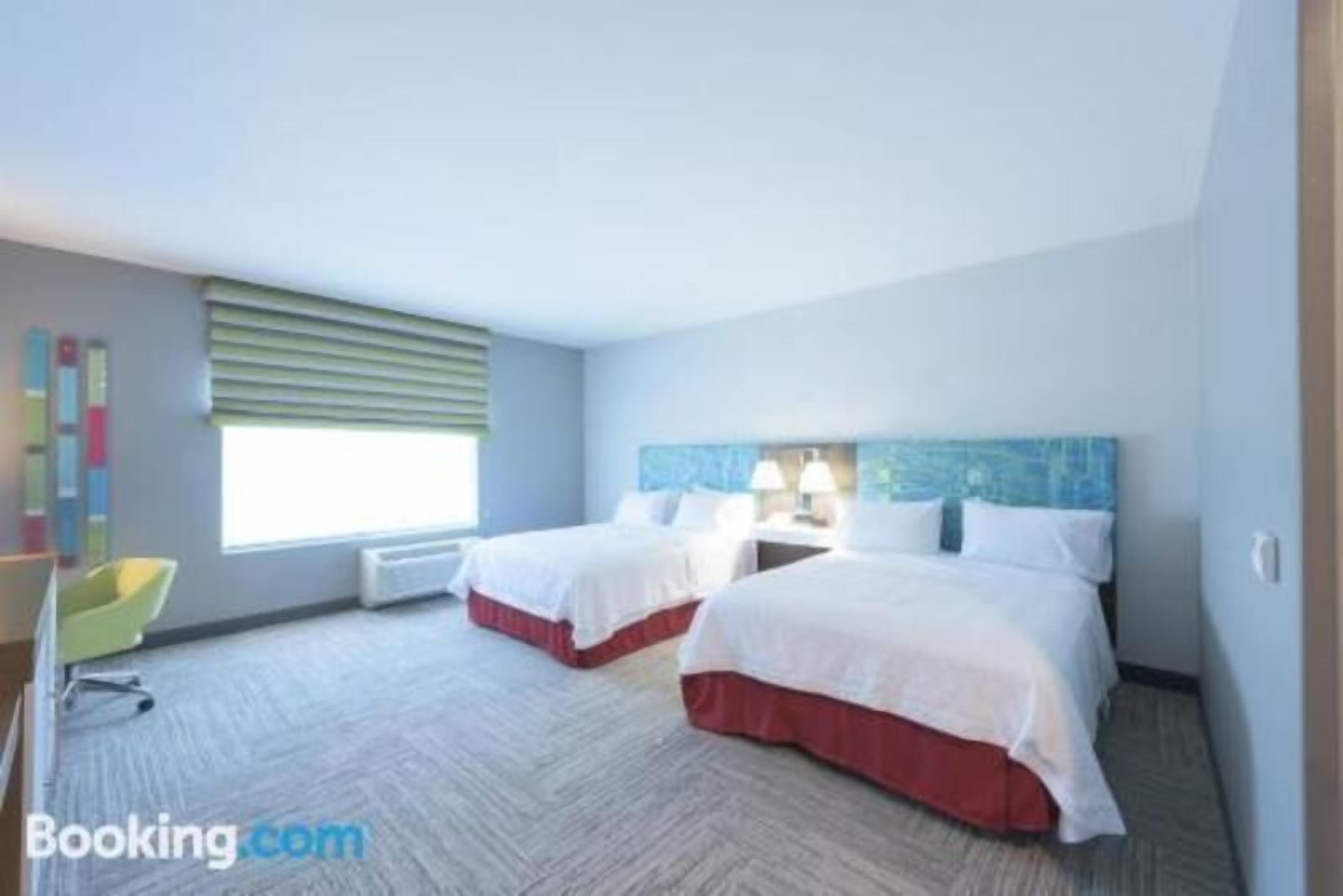 Premium bedding, in-room safe, desk, iron/ironing board