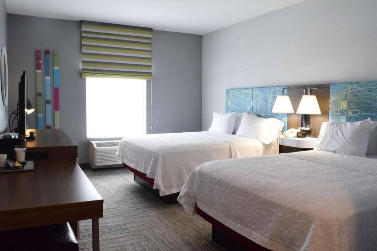 Premium bedding, in-room safe, desk, iron/ironing board