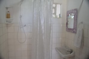 Suite, Mountain View | Bathroom | Shower, free toiletries, hair dryer, towels