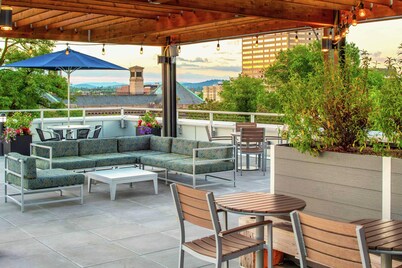 Hampton Inn & Suites Portland-Pearl District