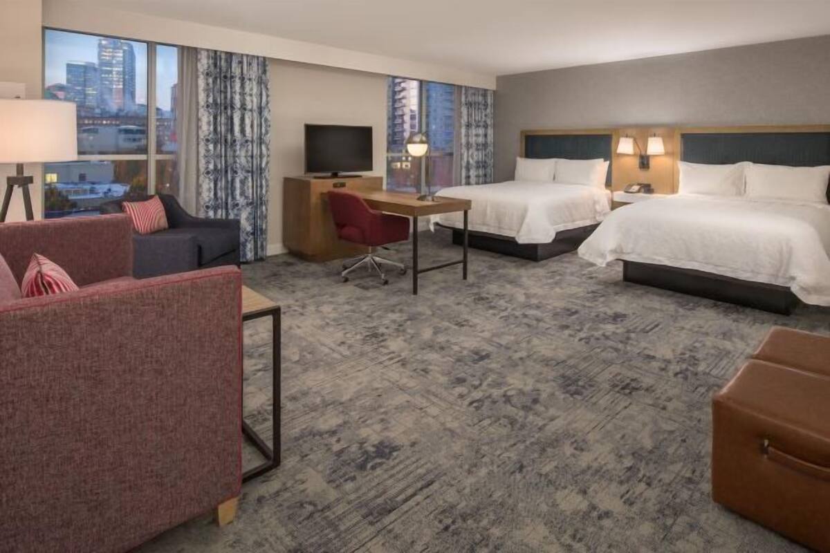 1 bedroom, hypo-allergenic bedding, desk, laptop workspace