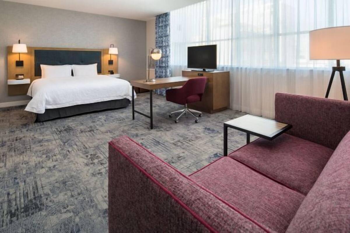 1 bedroom, hypo-allergenic bedding, desk, laptop workspace