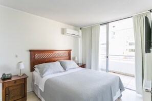 Minibar, una cassaforte in camera, ferro/asse da stiro, Wi-Fi gratuito