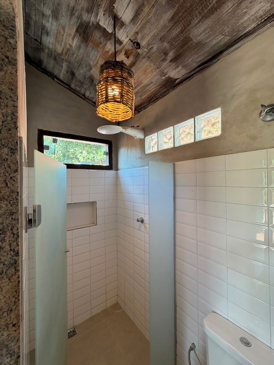 Quarto executivo | Banheiro | Chuveiro, produtos de toalete grátis, sabonete, shampoo