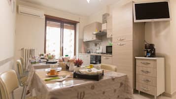 TĂ€gliches inbegriffenes FrĂŒhstĂŒcksbuffet