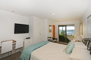 Luxury Suite, 1 Queen Bed, Kitchenette, Ocean View | View from room