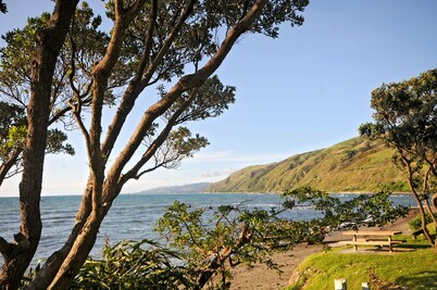  Kapiti Waves Beach Retreat