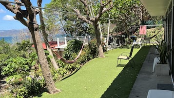 Eenvoudige tweepersoonskamer, 1 queensize bed, uitzicht op oceaan | Gratis wifi, beddengoed