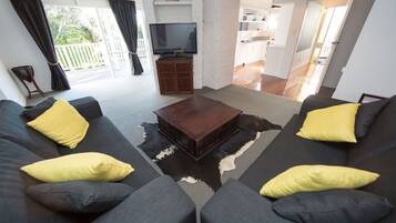 Apartment, 3 Bedrooms | Living area