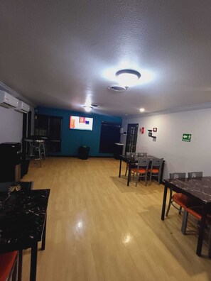 Breakfast, lunch, dinner served; local and international cuisine 