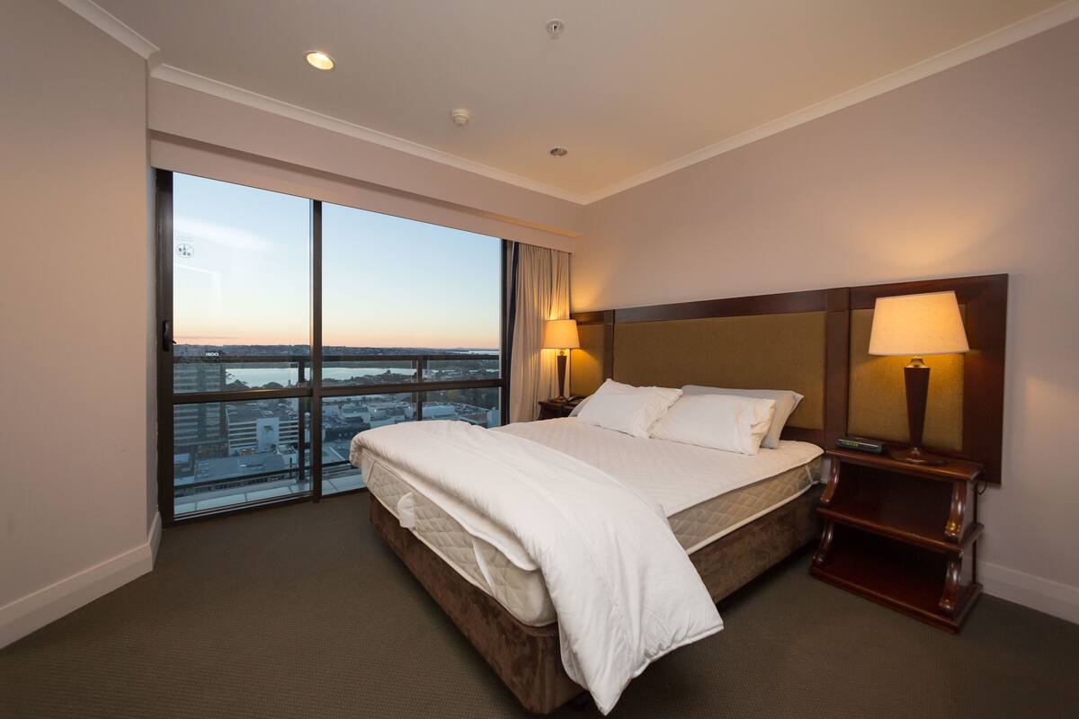 Panoramic Apartment, 1 Bedroom, Kitchen, Lake View | 1 bedroom, desk, iron/ironing board, cribs/infant beds