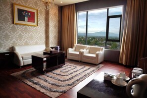 Living area - Sutan Raja Hotel & Convention Palu (Palu)