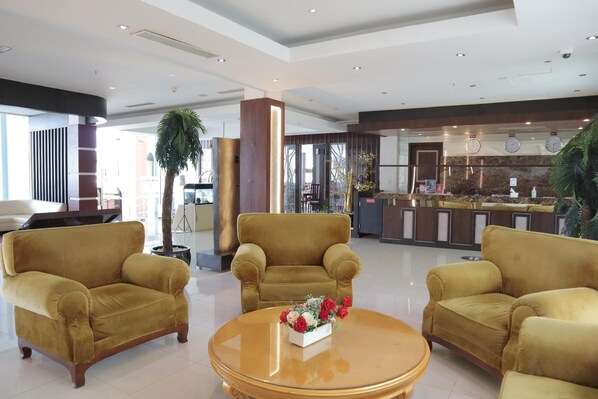 Lobby - Sutan Raja Hotel & Convention Palu (Palu)
