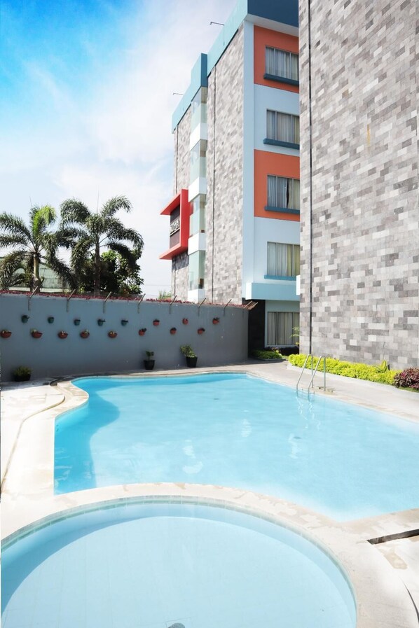 Pool - Sutan Raja Hotel & Convention Palu (Palu)