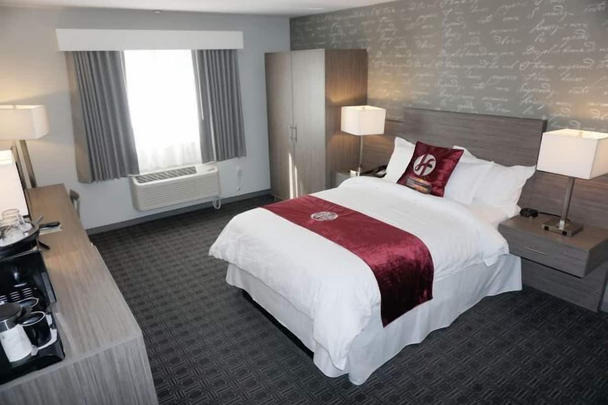 In-room safe, individually furnished, desk, laptop workspace