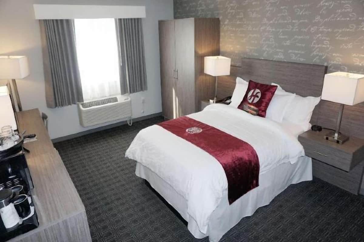 In-room safe, individually furnished, desk, laptop workspace